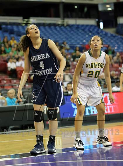 Thumbnail 2 in Pinewood vs Sierra Canyon (CIF State D5 Final) photogallery.