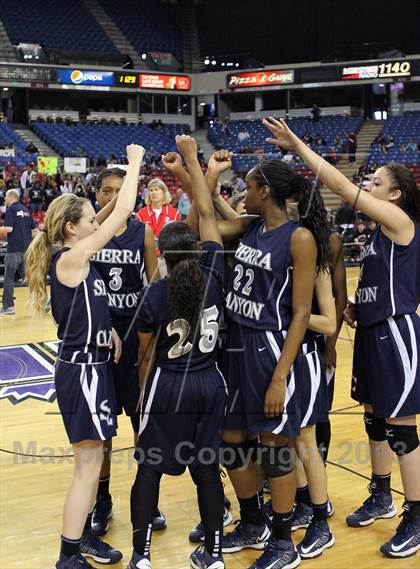 Thumbnail 1 in Pinewood vs Sierra Canyon (CIF State D5 Final) photogallery.