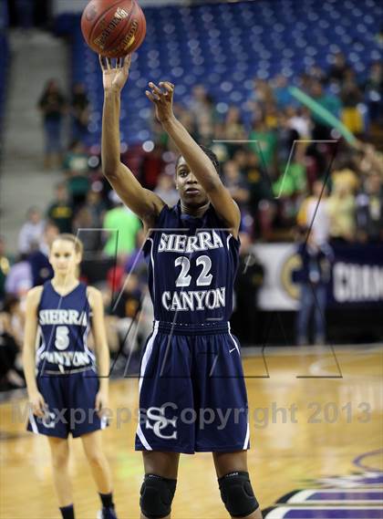 Thumbnail 2 in Pinewood vs Sierra Canyon (CIF State D5 Final) photogallery.