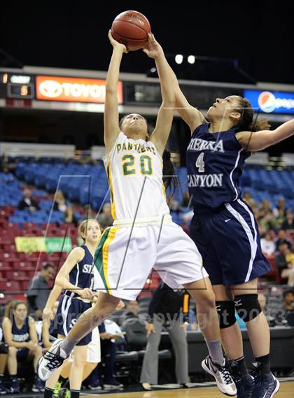 Thumbnail 1 in Pinewood vs Sierra Canyon (CIF State D5 Final) photogallery.