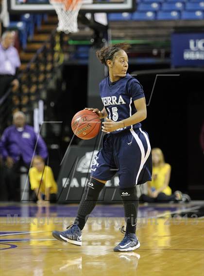 Thumbnail 2 in Pinewood vs Sierra Canyon (CIF State D5 Final) photogallery.