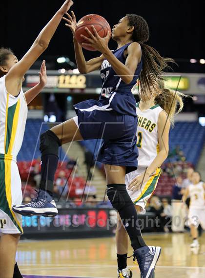 Thumbnail 1 in Pinewood vs Sierra Canyon (CIF State D5 Final) photogallery.