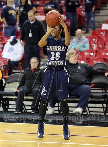 Thumbnail 2 in Pinewood vs Sierra Canyon (CIF State D5 Final) photogallery.