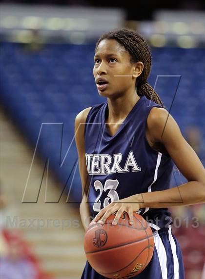 Thumbnail 2 in Pinewood vs Sierra Canyon (CIF State D5 Final) photogallery.
