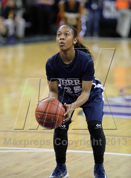 Thumbnail 2 in Pinewood vs Sierra Canyon (CIF State D5 Final) photogallery.