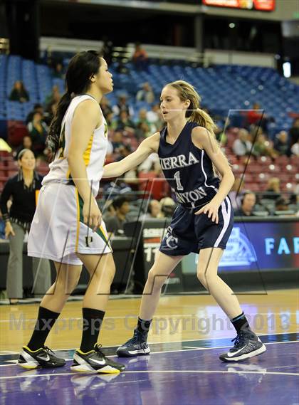 Thumbnail 3 in Pinewood vs Sierra Canyon (CIF State D5 Final) photogallery.