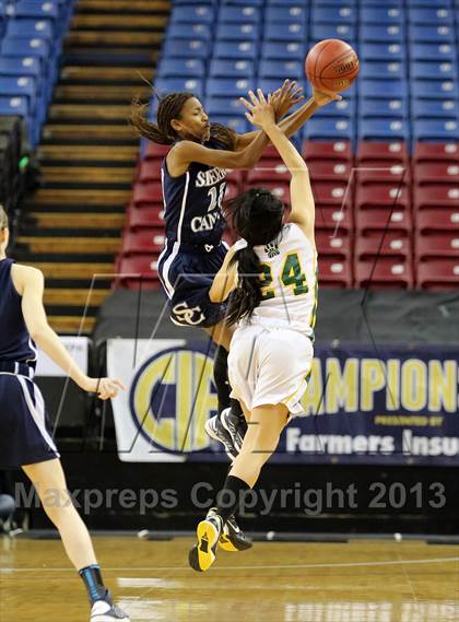 Thumbnail 3 in Pinewood vs Sierra Canyon (CIF State D5 Final) photogallery.