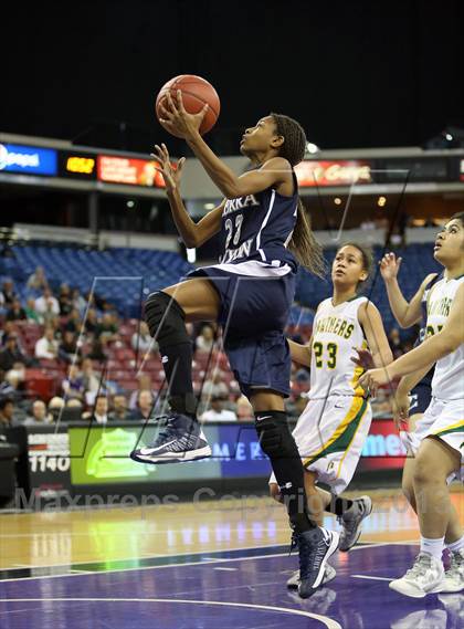 Thumbnail 1 in Pinewood vs Sierra Canyon (CIF State D5 Final) photogallery.