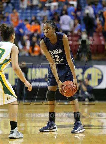Thumbnail 1 in Pinewood vs Sierra Canyon (CIF State D5 Final) photogallery.