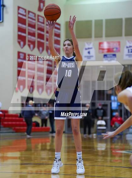 Thumbnail 3 in Danville vs. Tri-West Hendricks (Hendricks country Tournament) photogallery.