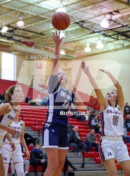 Thumbnail 2 in Danville vs. Tri-West Hendricks (Hendricks country Tournament) photogallery.