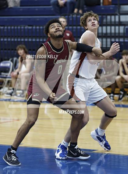 Thumbnail 2 in Keller Central vs. Rockwall (In-N-Out Tournament) photogallery.