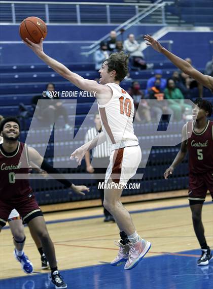 Thumbnail 3 in Keller Central vs. Rockwall (In-N-Out Tournament) photogallery.