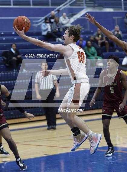 Thumbnail 2 in Keller Central vs. Rockwall (In-N-Out Tournament) photogallery.