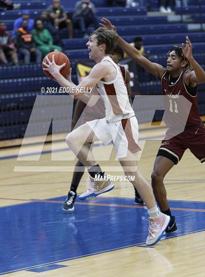 Thumbnail 2 in Keller Central vs. Rockwall (In-N-Out Tournament) photogallery.