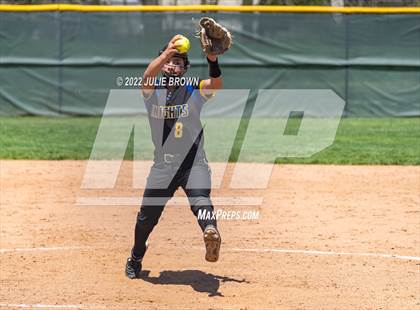 Thumbnail 2 in Castle vs. Pendleton Heights (Carmel Invitational) photogallery.