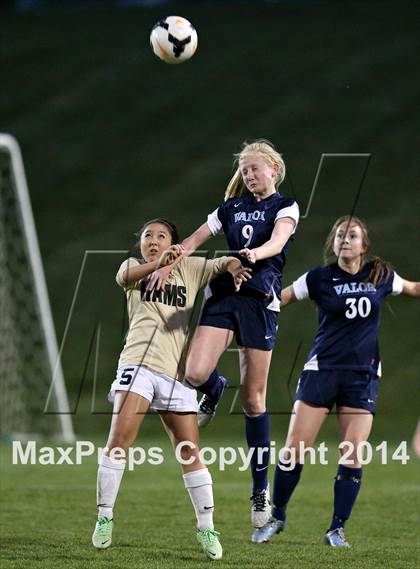 Thumbnail 3 in Green Mountain vs. Valor Christian (CHSAA 4A Quarterfinal) photogallery.