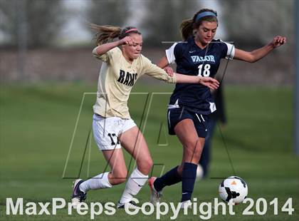 Thumbnail 2 in Green Mountain vs. Valor Christian (CHSAA 4A Quarterfinal) photogallery.