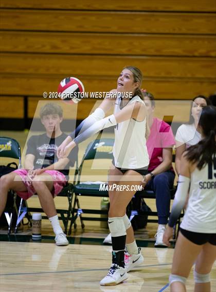 Thumbnail 3 in Camarillo @ Moorpark photogallery.