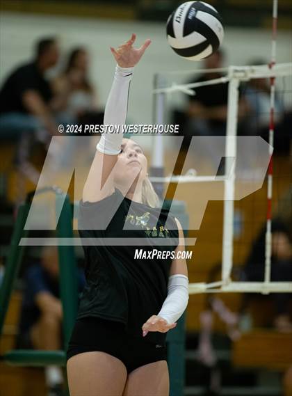 Thumbnail 2 in Camarillo @ Moorpark photogallery.