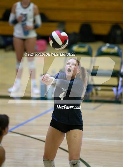 Thumbnail 3 in Camarillo @ Moorpark photogallery.