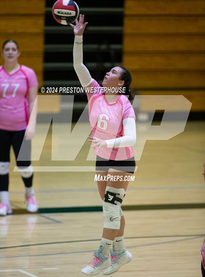 Thumbnail 2 in Camarillo @ Moorpark photogallery.