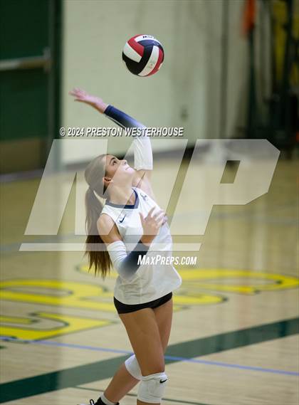 Thumbnail 2 in Camarillo @ Moorpark photogallery.