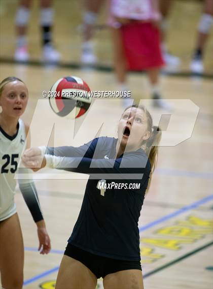 Thumbnail 1 in Camarillo @ Moorpark photogallery.