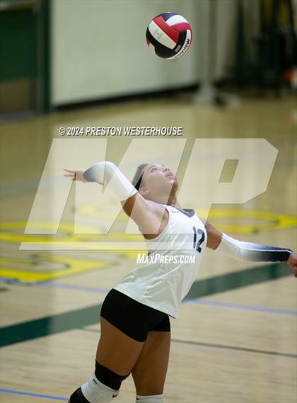 Thumbnail 2 in Camarillo @ Moorpark photogallery.