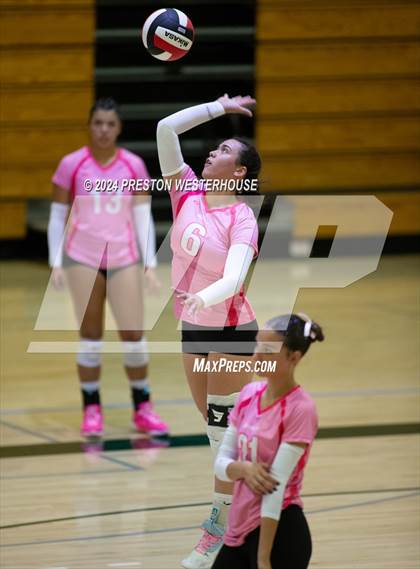 Thumbnail 2 in Camarillo @ Moorpark photogallery.
