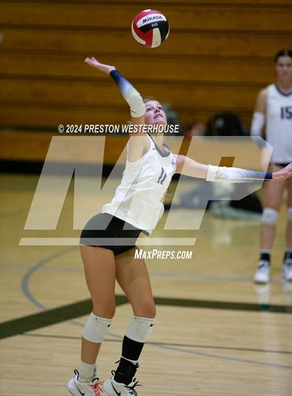 Thumbnail 3 in Camarillo @ Moorpark photogallery.