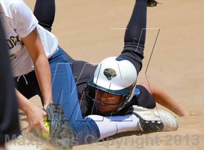 Thumbnail 2 in Valley Center vs. Mater Dei Catholic (CIF SDS D4 Final) photogallery.