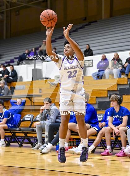 Thumbnail 3 in Indianapolis Bishop Chatard @ Muncie Central  photogallery.