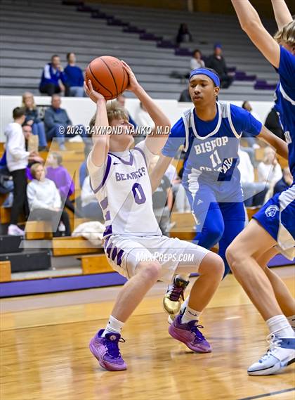 Thumbnail 2 in Indianapolis Bishop Chatard @ Muncie Central  photogallery.