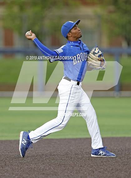 Thumbnail 2 in Brooks vs. Jones (Chicago Public League Semifinal Playoff) photogallery.