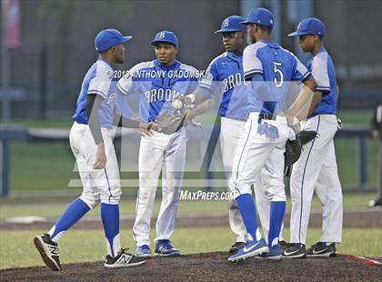 Thumbnail 2 in Brooks vs. Jones (Chicago Public League Semifinal Playoff) photogallery.