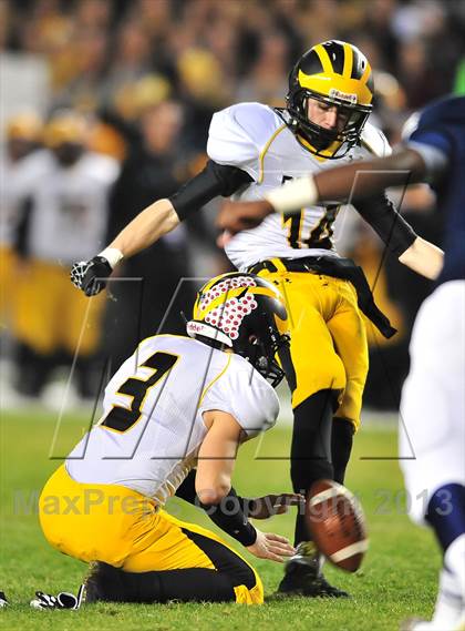 Thumbnail 3 in Del Oro vs. Bakersfield (CIF State D1 Final) photogallery.