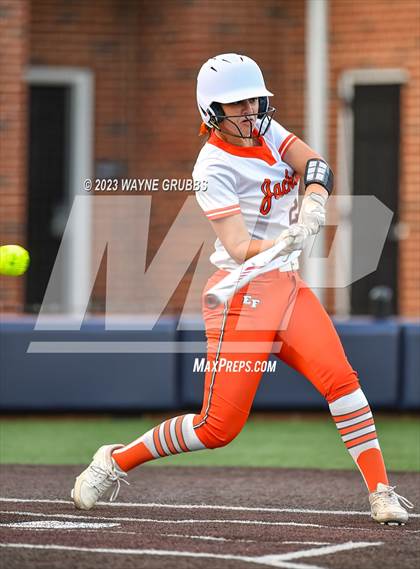 Thumbnail 1 in White Oak vs. Elysian Fields (UIL 3A Bi-District) photogallery.