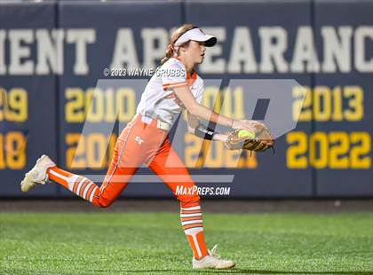 Thumbnail 3 in White Oak vs. Elysian Fields (UIL 3A Bi-District) photogallery.