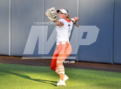 Thumbnail 2 in White Oak vs. Elysian Fields (UIL 3A Bi-District) photogallery.