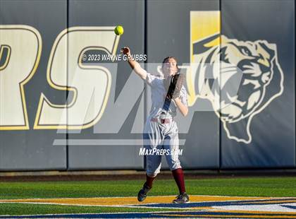Thumbnail 2 in White Oak vs. Elysian Fields (UIL 3A Bi-District) photogallery.