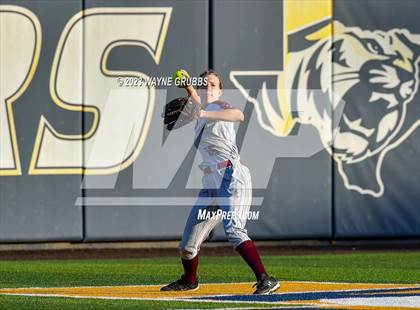 Thumbnail 1 in White Oak vs. Elysian Fields (UIL 3A Bi-District) photogallery.