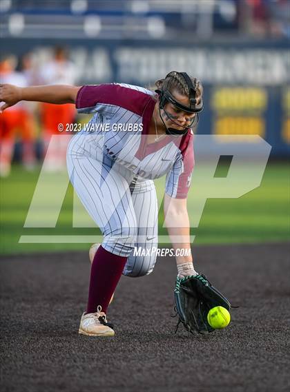 Thumbnail 1 in White Oak vs. Elysian Fields (UIL 3A Bi-District) photogallery.