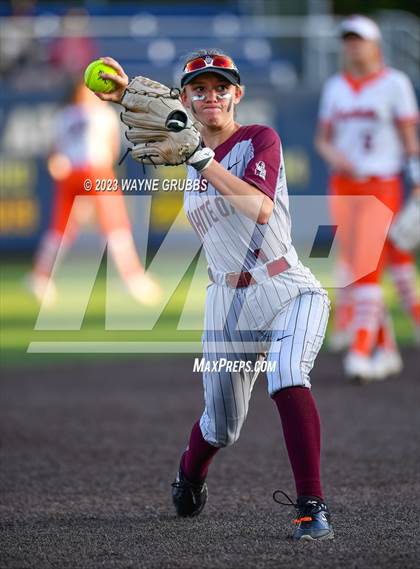 Thumbnail 1 in White Oak vs. Elysian Fields (UIL 3A Bi-District) photogallery.