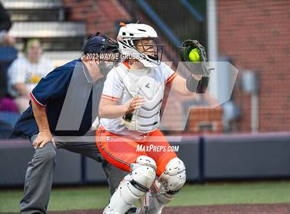 Thumbnail 1 in White Oak vs. Elysian Fields (UIL 3A Bi-District) photogallery.