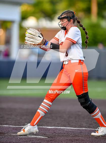 Thumbnail 3 in White Oak vs. Elysian Fields (UIL 3A Bi-District) photogallery.