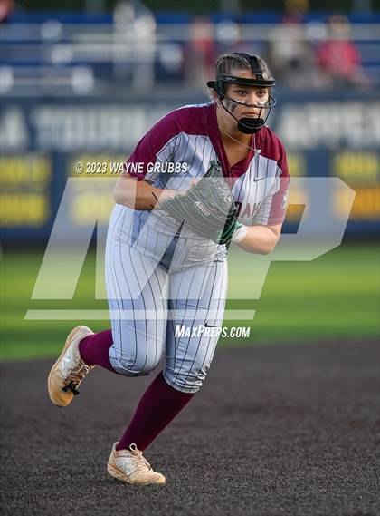 Thumbnail 2 in White Oak vs. Elysian Fields (UIL 3A Bi-District) photogallery.