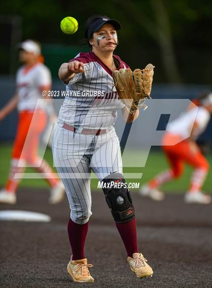 Thumbnail 3 in White Oak vs. Elysian Fields (UIL 3A Bi-District) photogallery.