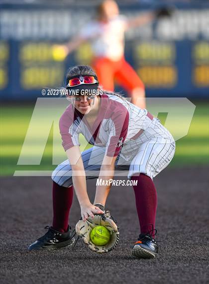 Thumbnail 3 in White Oak vs. Elysian Fields (UIL 3A Bi-District) photogallery.