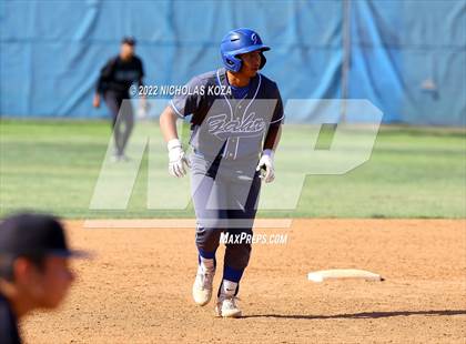 Thumbnail 2 in Warren vs. Gahr photogallery.
